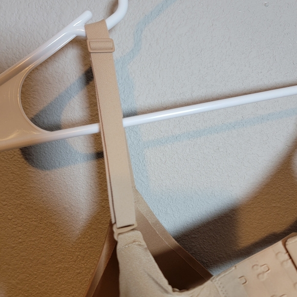 NWT SKIMS Ultimate Wireless Super Push Up Bra Clay 36D Seamless Plunge Nude - Picture 8 of 9